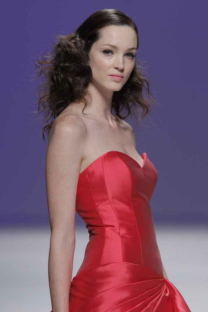 Les robes de mariée  rouges de Cymbeline 2015