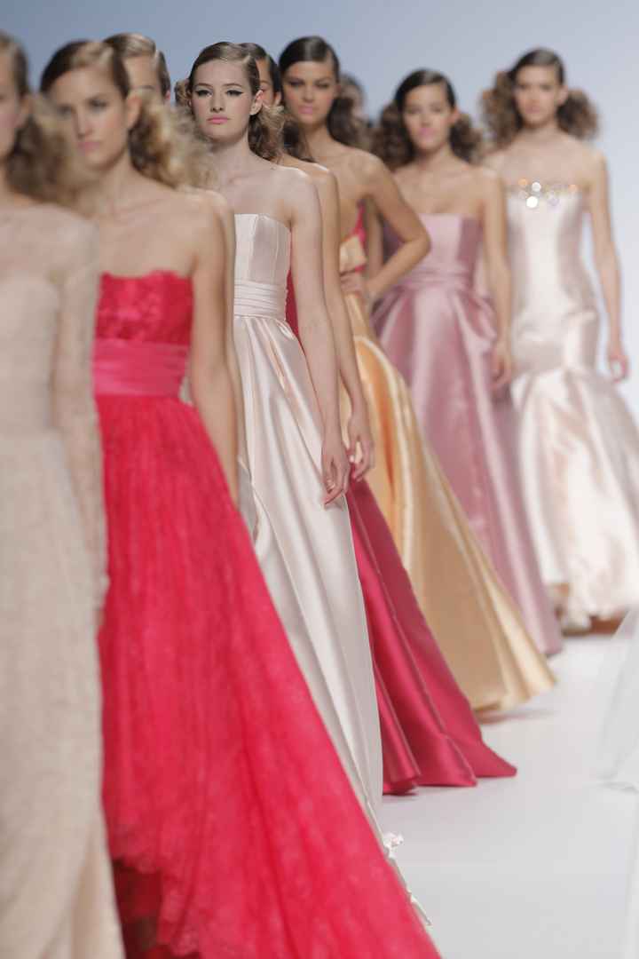 Les robes de mariée  rouges de Cymbeline 2015