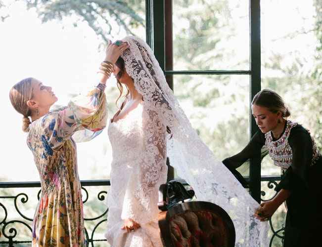 La première robe de mariée créé par les soeurs jumelles Olsen