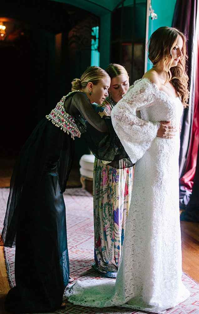 La première robe de mariée créé par les soeurs jumelles Olsen