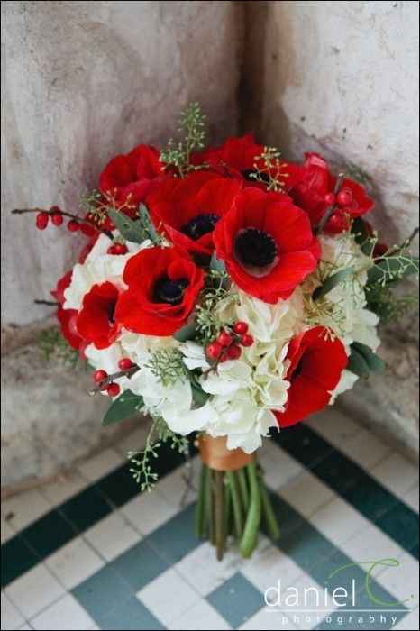8 bouquets de mariées rouges et blancs: votez pour votre préféré !