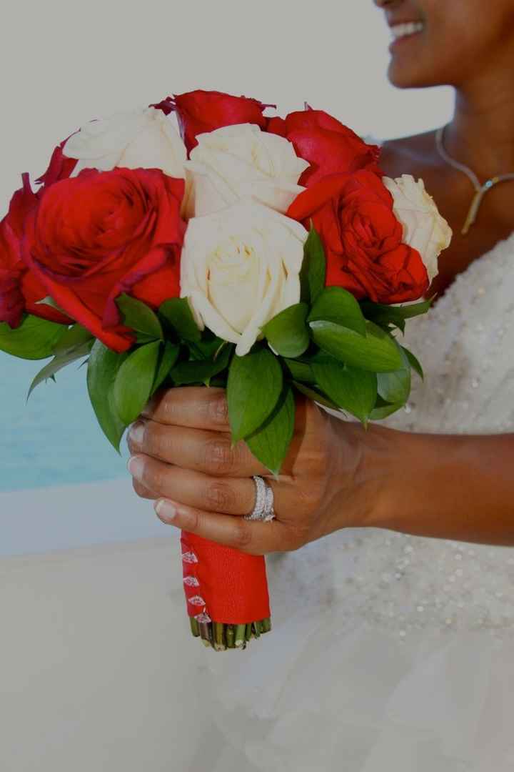 8 bouquets de mariées rouges et blancs: votez pour votre préféré !