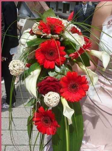 8 bouquets de mariées rouges et blancs: votez pour votre préféré !