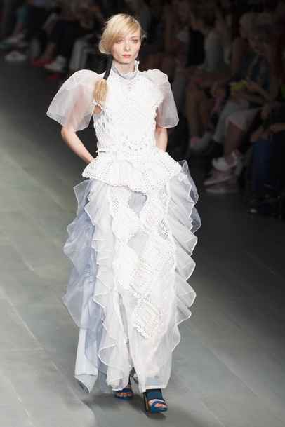 La robe de mariée brodée Bora Aksu collection printemps-été 2015