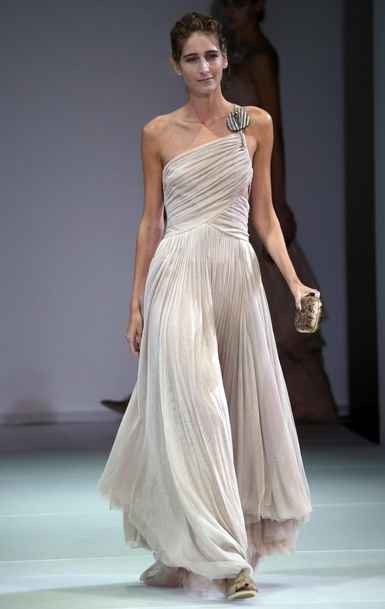 La robe de mariée glamour du défilé Giorgio Armani prêt-à-porter printemps-été 2015