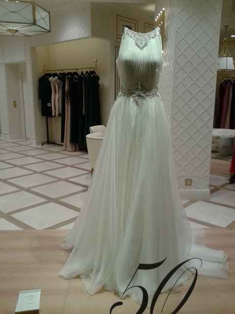 A, B ou C ? Vitrine magasin Pronovias Barcelone