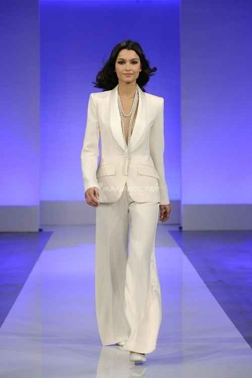 idées de look de mariée en pantalon
