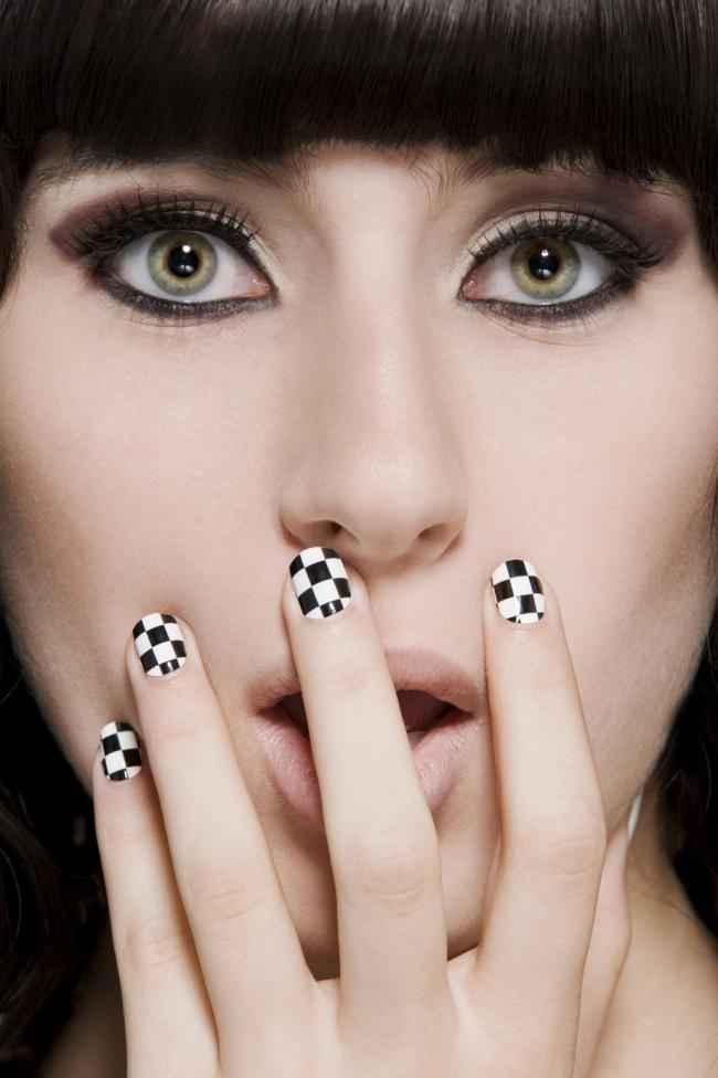 Ongle manucure damier