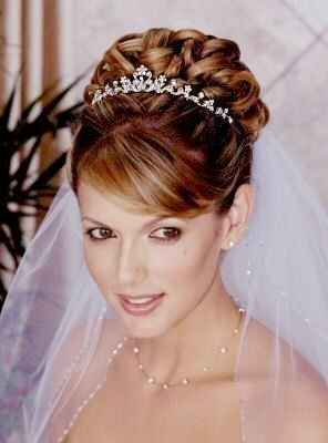 Une coiffure avec diademe et frange