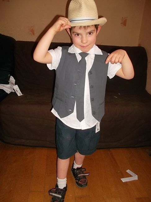 mon fils en tenue pour le mariage 
