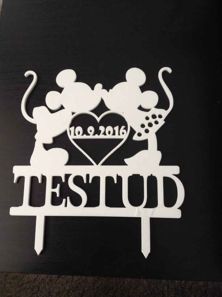 Notre cake topper