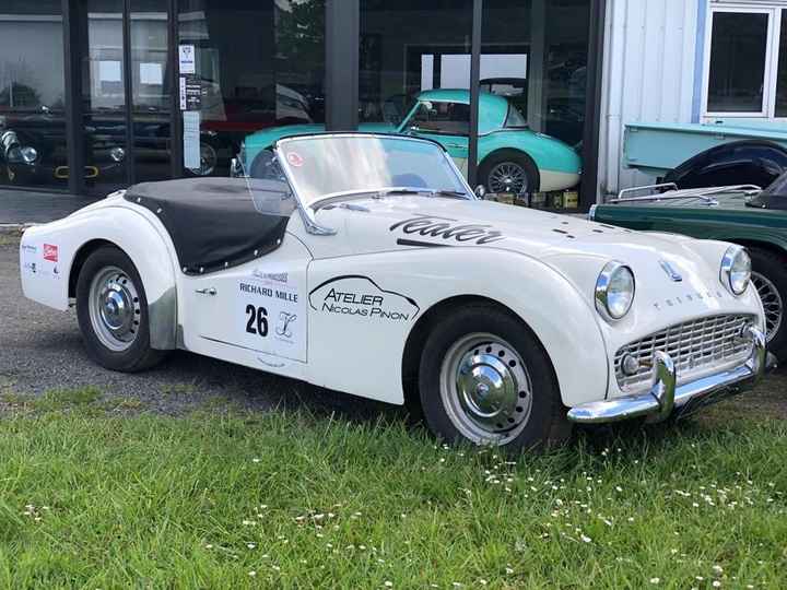 Au secours ! Voiture de mariage - 2