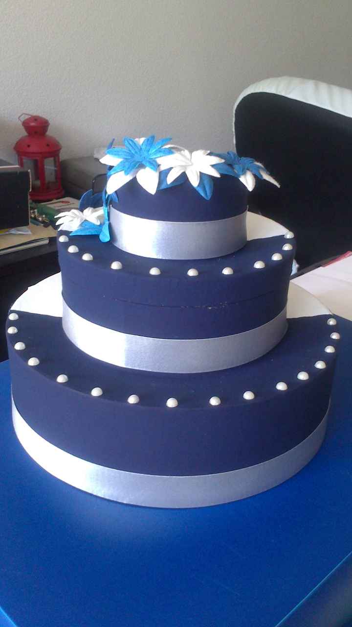Urne wedding cake version bleu nuit et argent