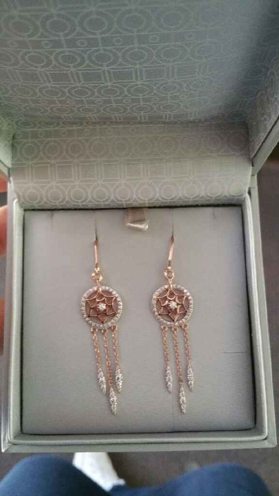 Montrez-moi vos boucles d'oreilles, s'il vous plait - 1