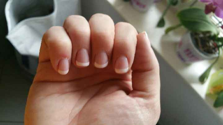 French manicure - 1