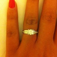 Qui porte une bague de fiançailles ? - 1
