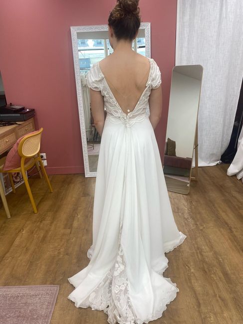 Quelle robe me va le mieux ? Quelle robe préférez-vous ? 1