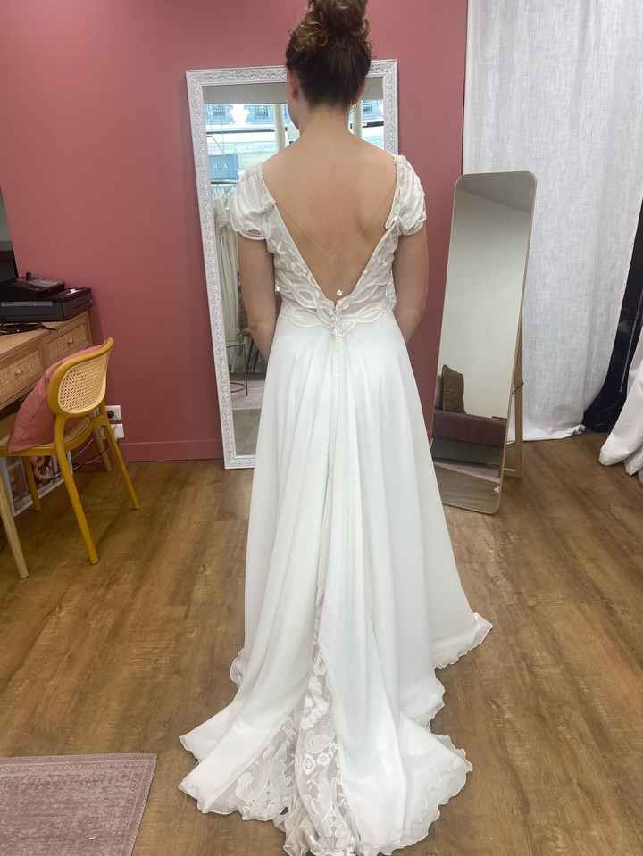 Quelle robe me va le mieux ? Quelle robe préférez-vous ? - 1