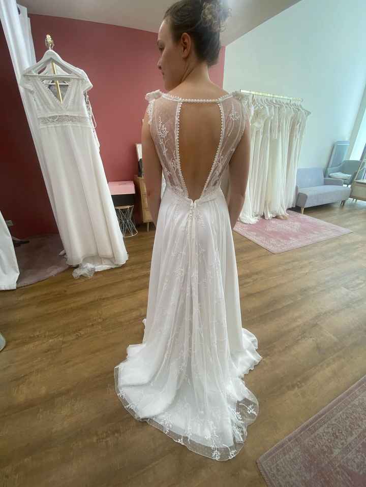 Quelle robe me va le mieux ? Quelle robe préférez-vous ? - 2