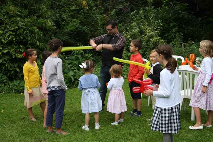l'animateur et les enfants