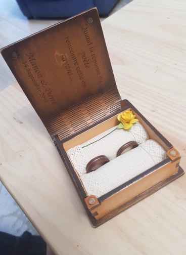 Intérieur boite - Livre avec alliances