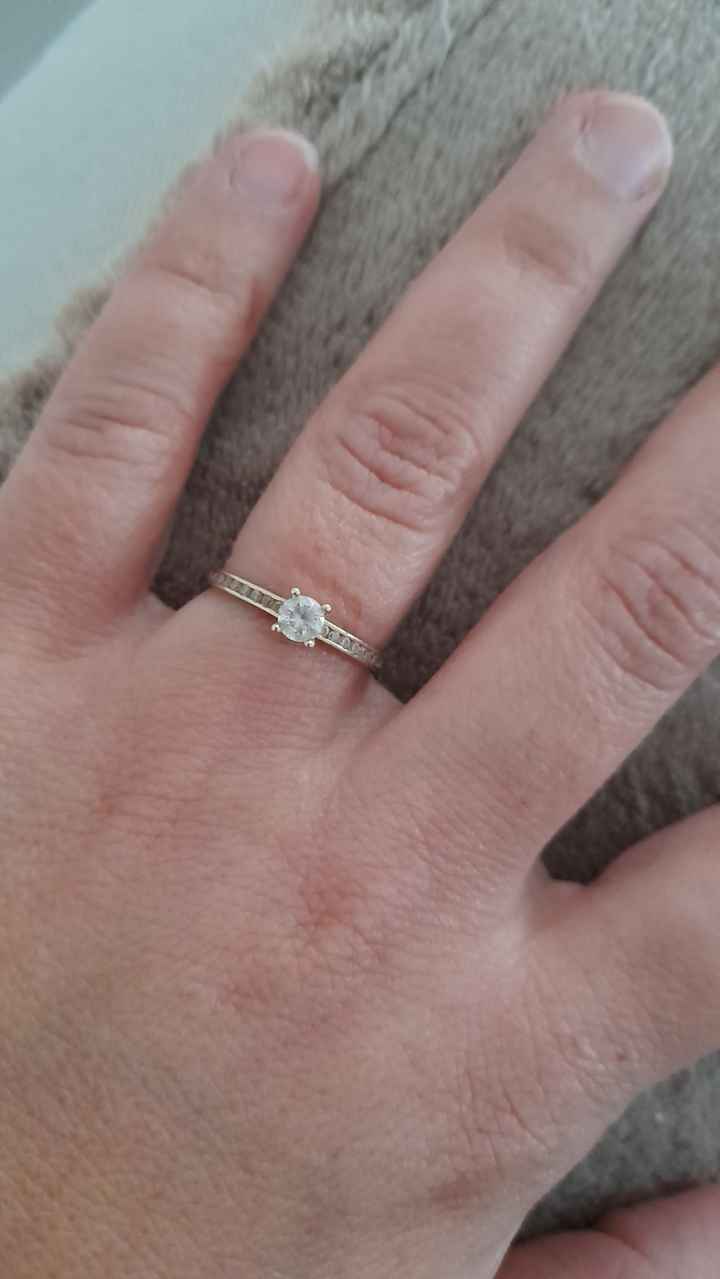 Ta bague de fiançailles sur le Pinterest de Mariages.net ça t'intéresse ? ❤️ - 1