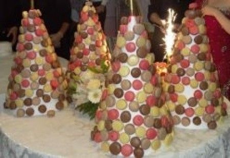 pièce montée de macarons