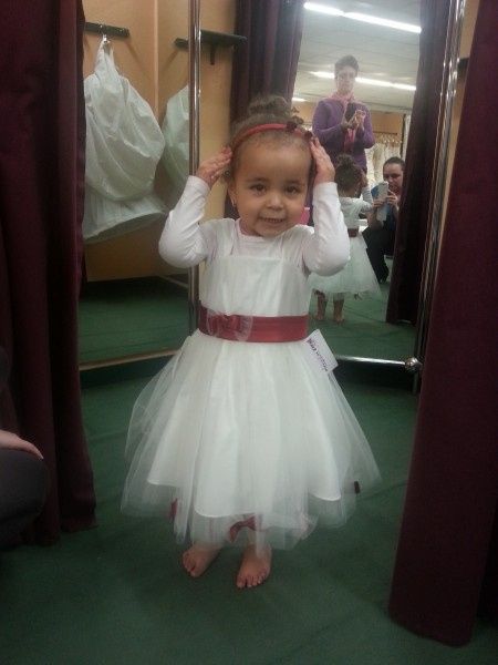 essai de robe 1 pour ma fille (+ tous mon cortege)