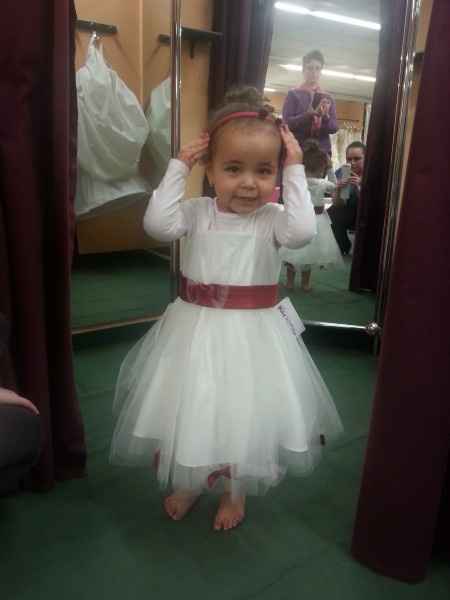 essai de robe 1 pour ma fille (+ tous mon cortege)
