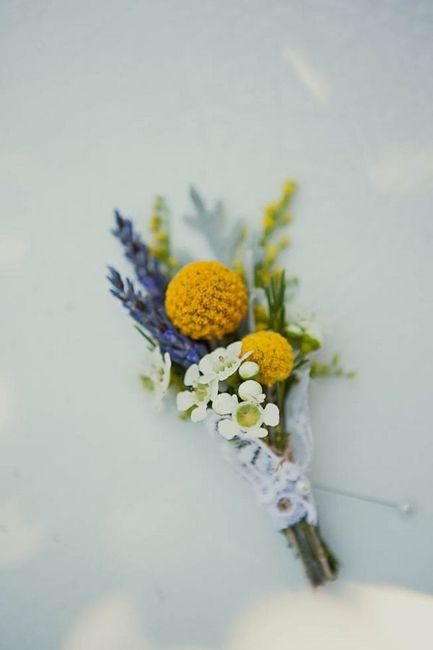Une boutonnière en fleures fraiches pour monsieur! - 2