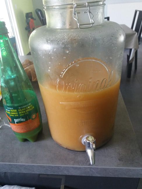 Voilà ce qu'il me reste sur 24 litres de punch lol (pour 65 personnes adultes qui boivent bien)