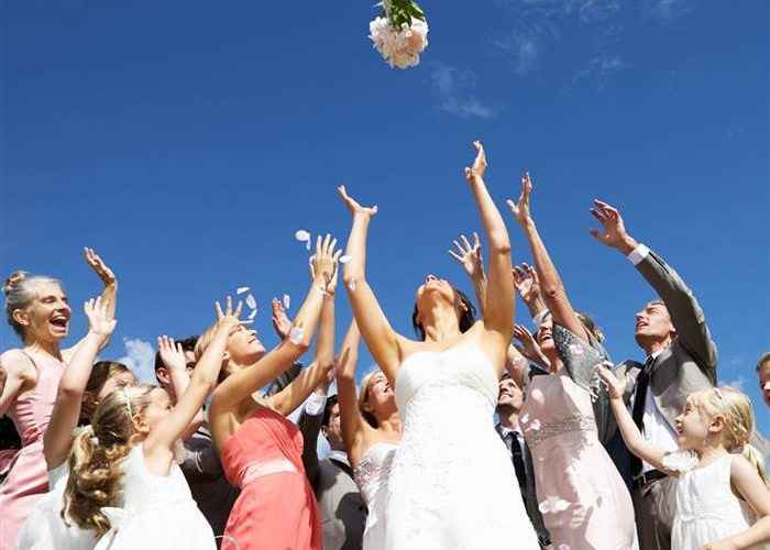 lancer traditionnel du bouquet