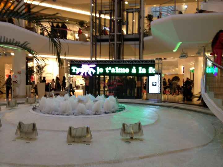 Petits messages d'amour au centre commercial