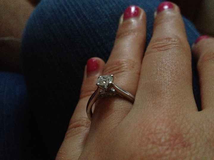 Qui porte une bague de fiançailles ? - 1