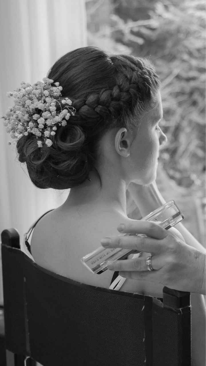Roses....cheveux. ..jolies coiffures. .. - 1