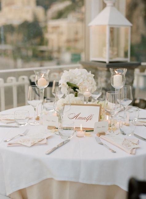 Table rond thème dore et blanc 1
