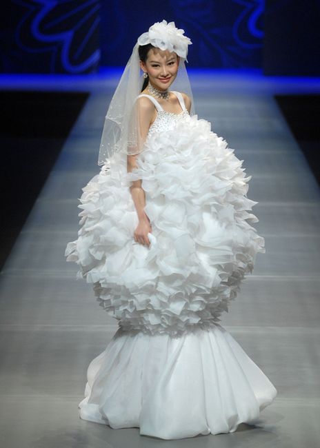 Pour rire un peu : Les pires robes de Mariées. 22
