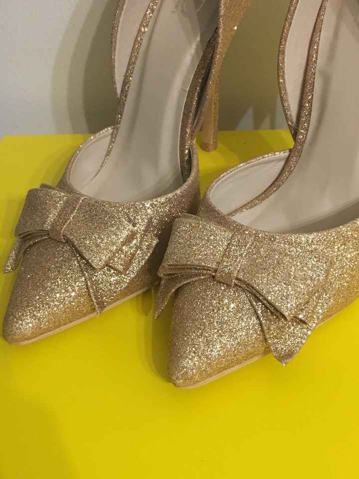 🎲 Chaussures : Blanches ou de couleur ? - 2