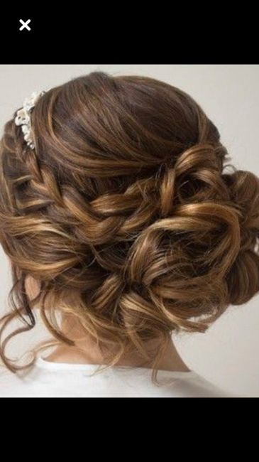 Changer de coiffure et maquillage entre mairie et église - 1