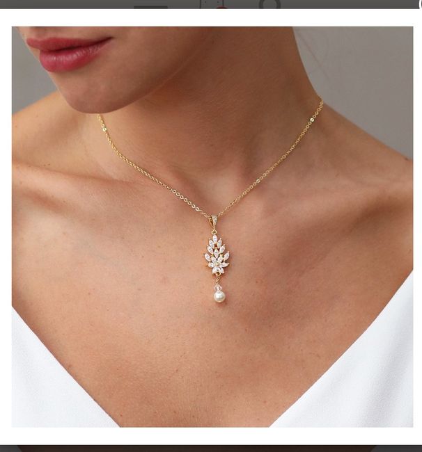 Pendentif au cou et au dos ?! - 1