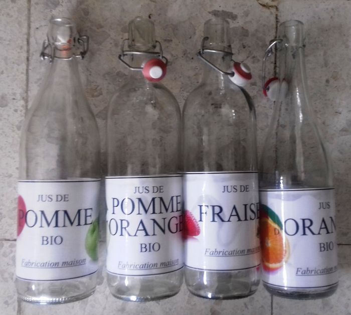 Bouteilles de jus de fruits pour les enfants
