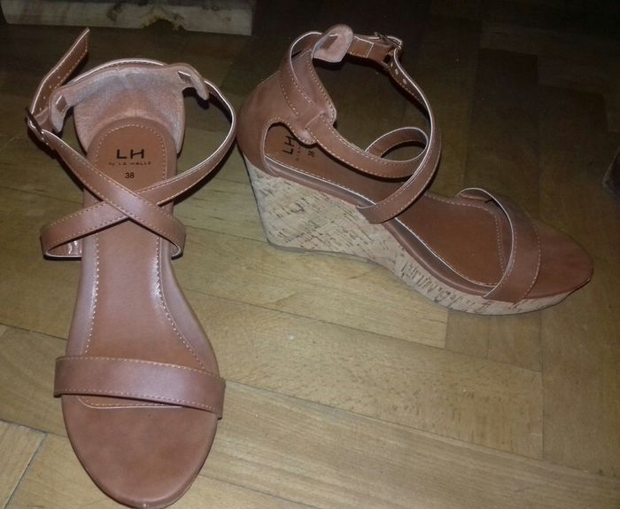 2ème paire, déjà portées aussi. Plus stables pour danser...