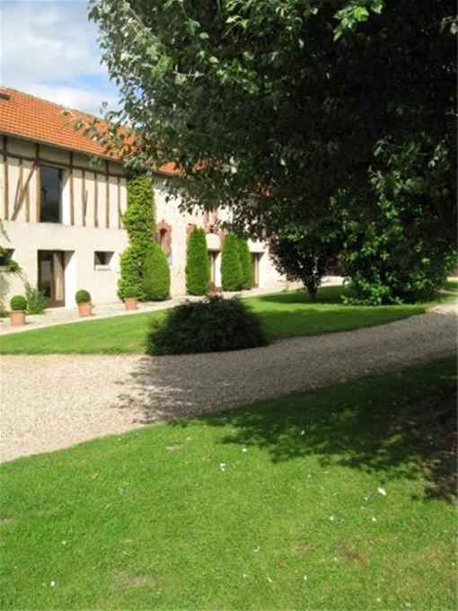 Extérieur du Domaine de Brunel (95)