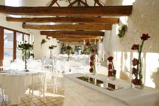 Intérieur de la salle de mariage Domaine de Brunel (95)