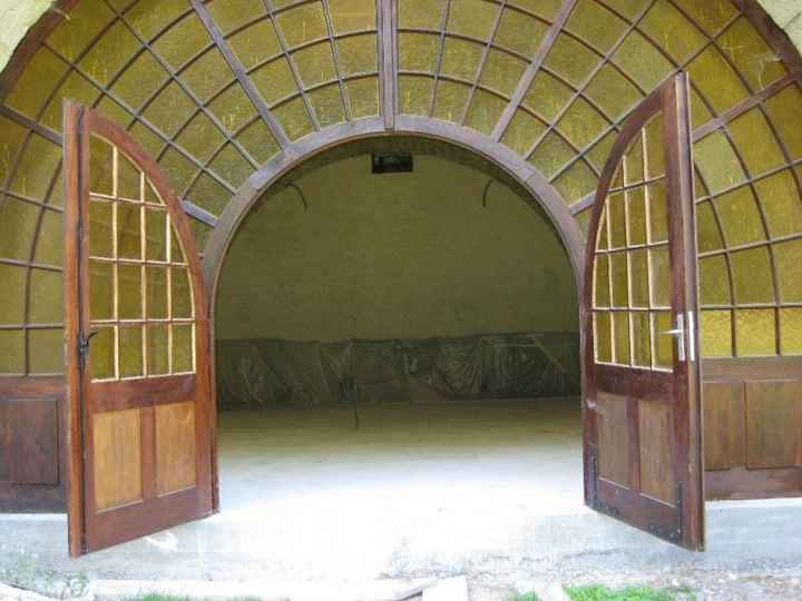 Porte d'entrée du caveau