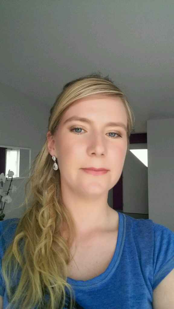 Montrez-moi vos maquillages, s'il vous plait.  Help !  - 2