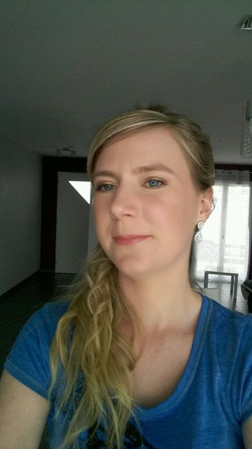 Montrez-moi vos maquillages, s'il vous plait.  Help !  - 1
