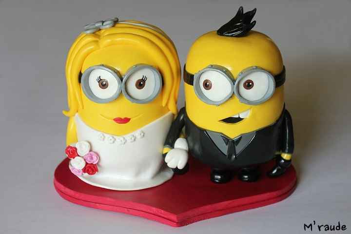 Notre cake topper