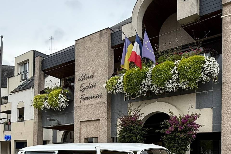 Le Combi attend les mariés