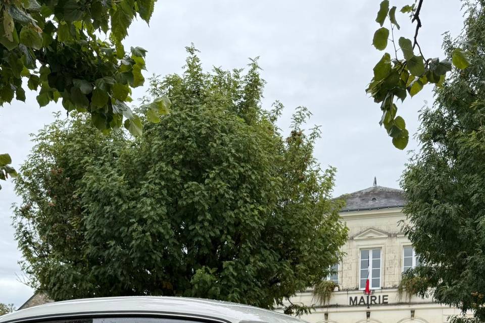 Devant la mairie